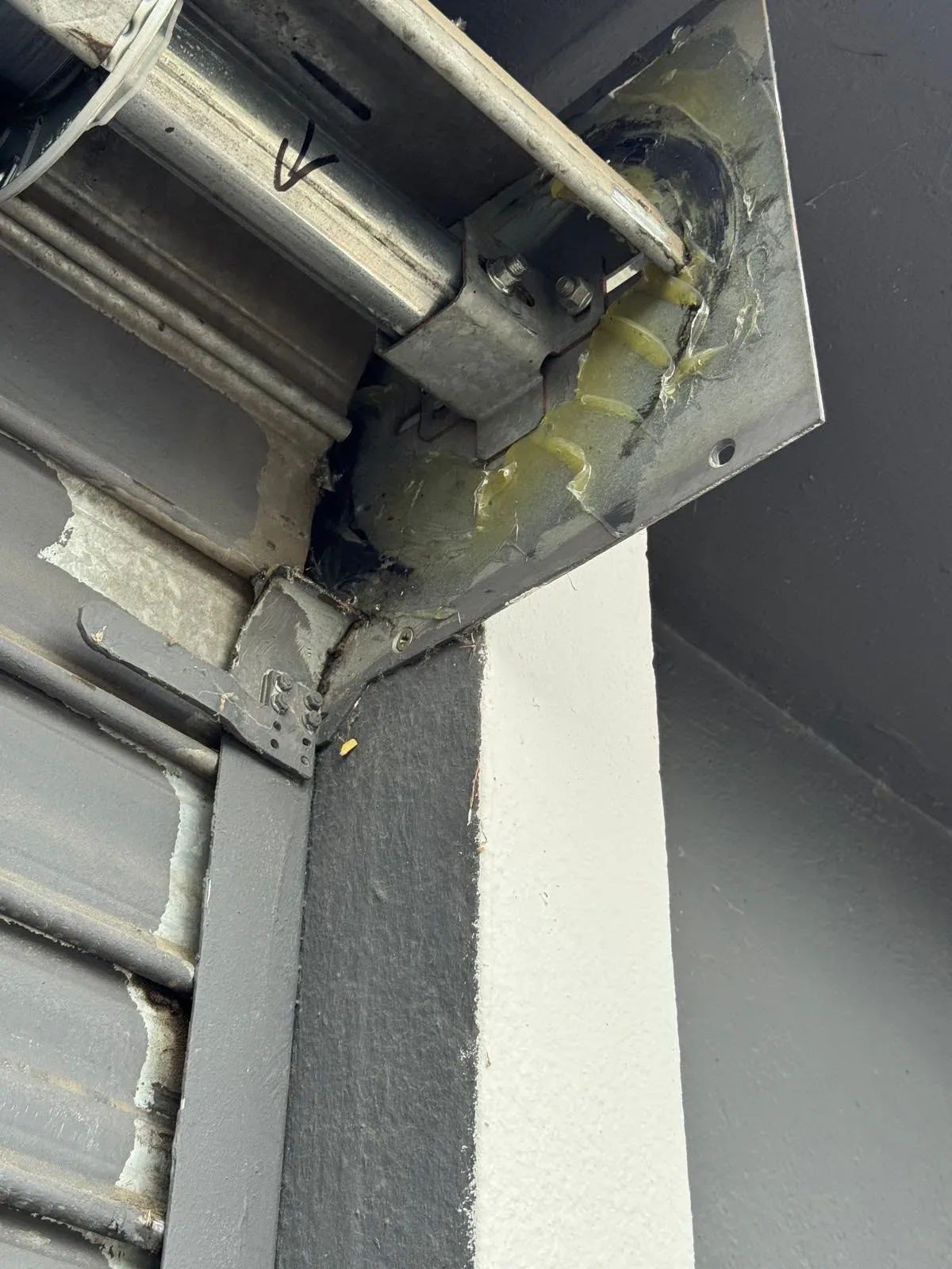 Entretien et maintenance de rideau métallique à Évry-Courcouronnes Entretien et maintenance de rideau métallique à Évry-Courcouronnes